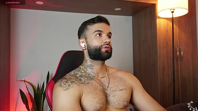 Snapshot of MarkHazze chatting on November 10, 2025, 10:31 pm MarkHazze online show from November 10, 2025, 10:31 pm