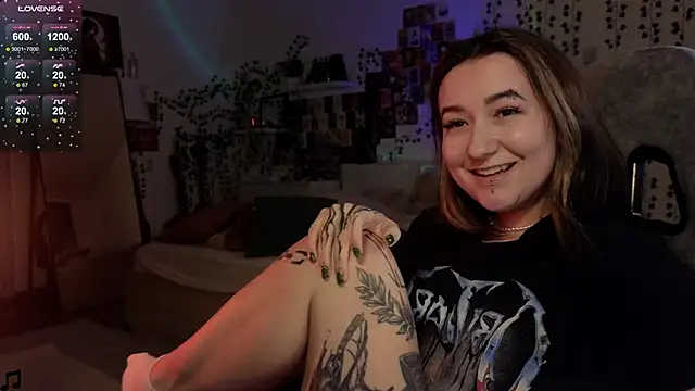 Snapshot of Megan__Hart chatting on January 29, 2025, 12:01 am Megan Hart online show from January 29, 2025, 12:01 am