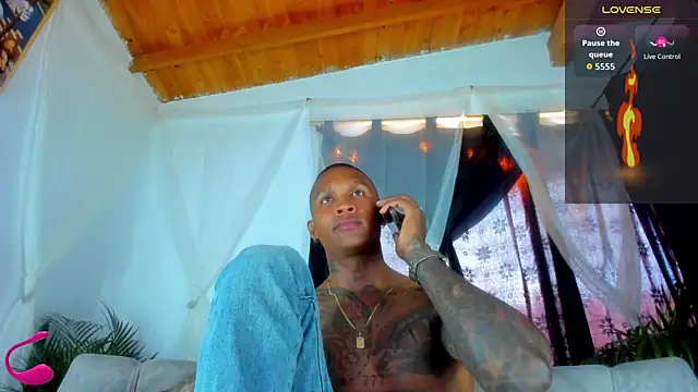 Snapshot of esteveen_ortegas_ chatting on October 17, 2025, 5:37 pm esteveen ortegas online show from October 17, 2025, 5:37 pm