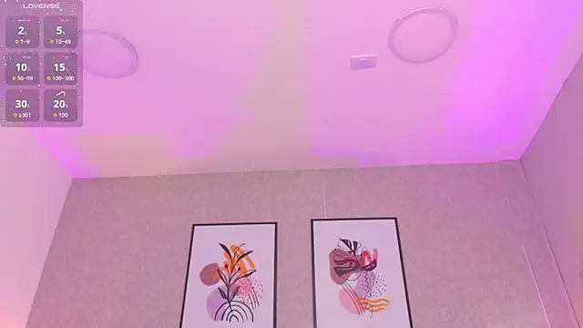 CheneellLorens online show from October 9, 2025, 7:01 pm