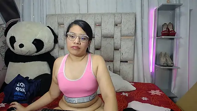 KEYRA-MILLER- online show from November 30, 2025, 2:15 am