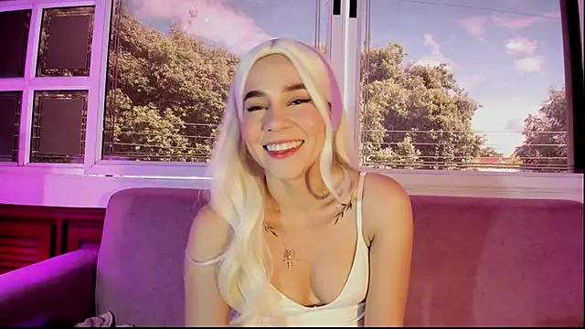 Lezy  online show from September 8, 2025, 7:35 pm