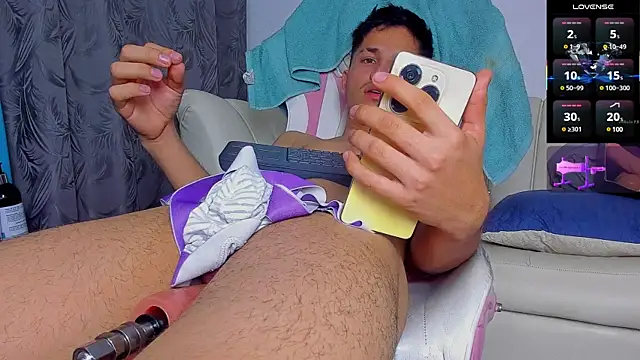 Snapshot of Issac_james_ chatting on March 5, 2025, 8:10 am Issac james online show from March 5, 2025, 8:10 am