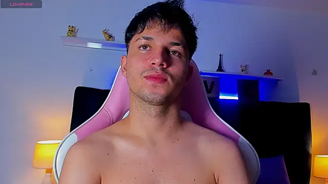 Snapshot of Issac_james_ chatting on October 14, 2025, 4:02 am Issac james online show from October 14, 2025, 4:02 am