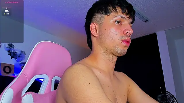 Snapshot of Issac_james_ chatting on October 28, 2025, 8:18 am Issac james online show from October 28, 2025, 8:18 am