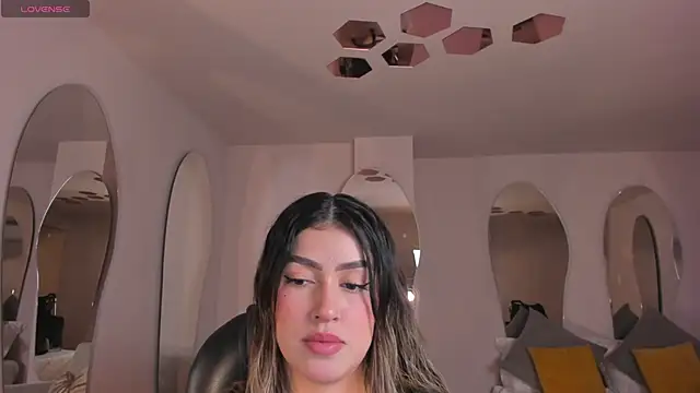 PaulinaSantos  online show from September 12, 2025, 7:14 pm