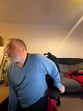 LondonTeffy online show from November 3, 2025, 9:38 pm