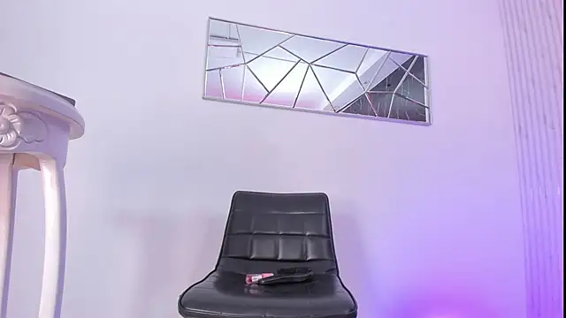 Snapshot of Mell_Saenz chatting on October 25, 2025, 10:04 pm Mell Saenz online show from October 25, 2025, 10:04 pm