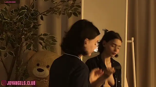 SophieCharm online show from March 27, 2026, 4:51 am