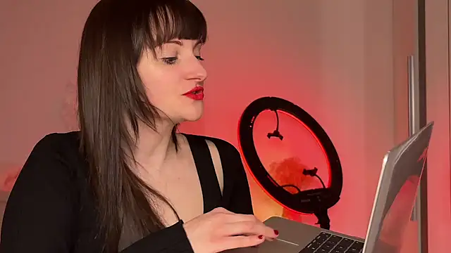 Snapshot of victoirenextdoor chatting on January 23, 2025, 7:40 pm victoirenextdoor online show from January 23, 2025, 7:40 pm