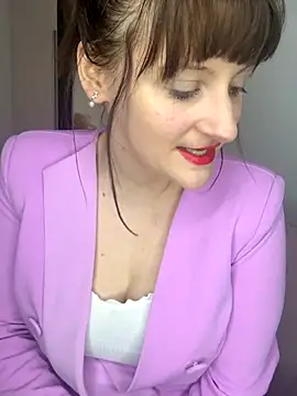 Snapshot of victoirenextdoor chatting on October 19, 2025, 5:35 pm victoirenextdoor online show from October 19, 2025, 5:35 pm