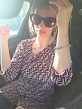 SweetMonicaUK online show from November 4, 2025, 12:04 pm