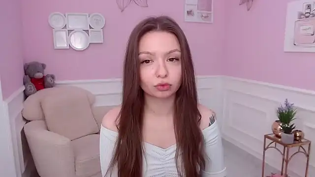 Snapshot of LucySkilar chatting on December 22, 2024, 6:06 am LucySkilar online show from December 22, 2024, 6:06 am