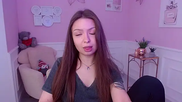 Snapshot of LucySkilar chatting on January 19, 2025, 5:37 am LucySkilar online show from January 19, 2025, 5:37 am