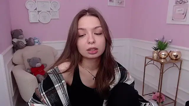 Snapshot of LucySkilar chatting on October 24, 2025, 10:00 am LucySkilar online show from October 24, 2025, 10:00 am