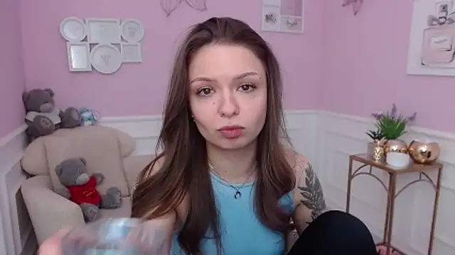 LucySkilar online show from December 23, 2025, 5:49 am