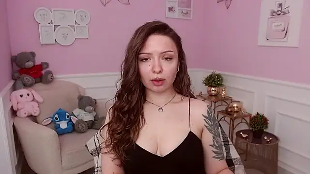 LucySkilar online show from March 27, 2026, 5:13 am