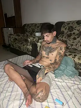 Snapshot of PitbullDiablo1 chatting on February 13, 2025, 5:16 am PitbullDiablo1 online show from February 13, 2025, 5:16 am