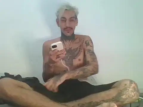 Snapshot of PitbullDiablo1 chatting on November 4, 2025, 6:45 am PitbullDiablo1 online show from November 4, 2025, 6:45 am