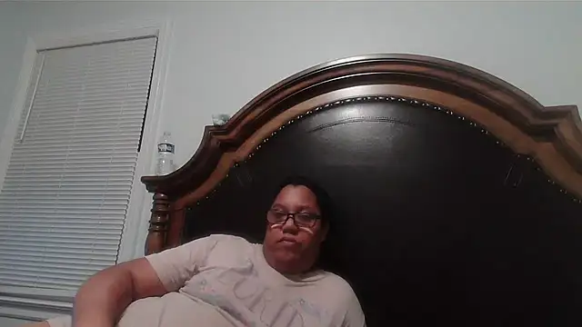 ebonyred online show from February 1, 2025, 3:08 am