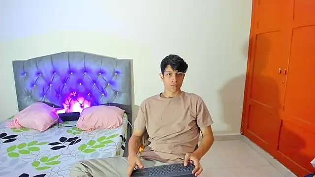 Snapshot of AgarEvans chatting on October 10, 2025, 6:51 pm AgarEvans online show from October 10, 2025, 6:51 pm