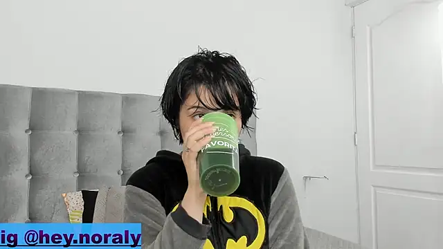 Snapshot of hey_noraly chatting on February 23, 2025, 4:28 am hey noraly online show from February 23, 2025, 4:28 am