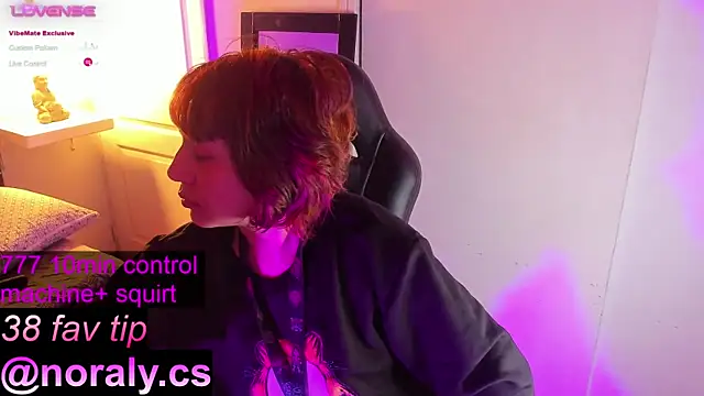 Snapshot of hey_noraly chatting on October 16, 2025, 4:02 am hey noraly online show from October 16, 2025, 4:02 am