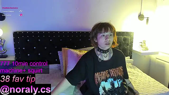 Snapshot of hey_noraly chatting on October 19, 2025, 4:13 am hey noraly online show from October 19, 2025, 4:13 am