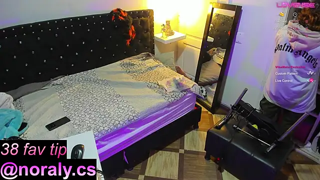 Snapshot of hey_noraly chatting on October 29, 2025, 4:04 am hey noraly online show from October 29, 2025, 4:04 am