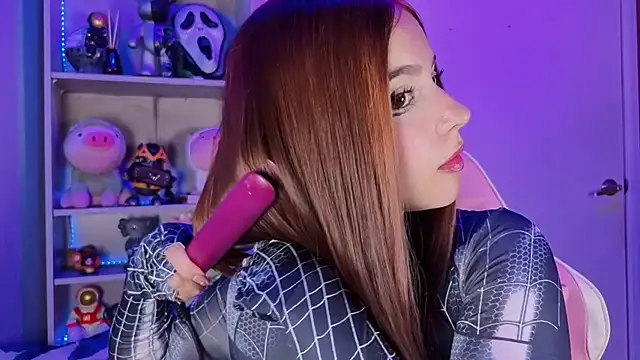 EmilyMiller  online show from November 8, 2025, 8:40 pm