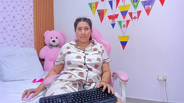 Soyqueen online show from July 13, 2026, 3:59 pm