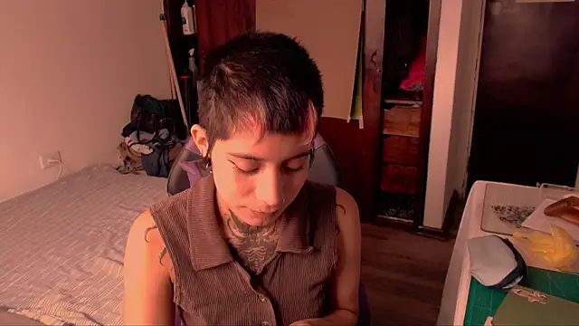 Snapshot of _Apola_77 chatting on October 5, 2025, 6:06 pm Apola 77 online show from October 5, 2025, 6:06 pm