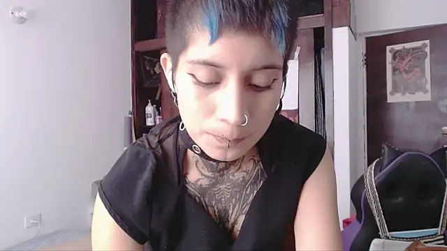 Snapshot of _Apola_77 chatting on October 8, 2025, 6:27 pm Apola 77 online show from October 8, 2025, 6:27 pm