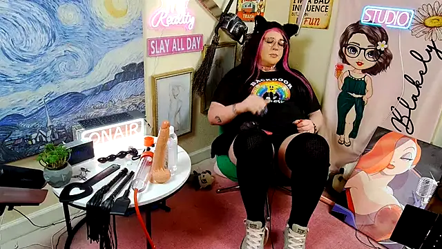 Blakelytgirl online show from April 18, 2026, 5:44 am