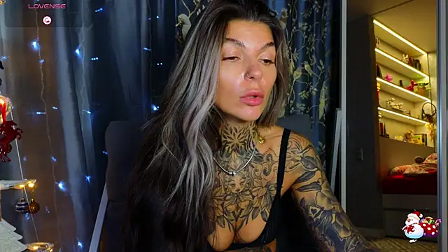 tattooedBabyy online show from December 17, 2025, 7:25 am
