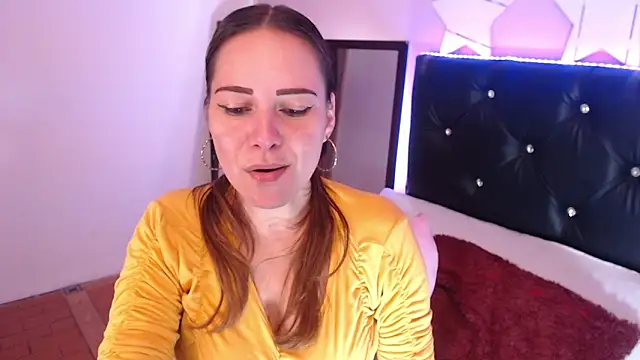 Snapshot of camila_delarosa chatting on October 31, 2025, 6:09 pm camila delarosa online show from October 31, 2025, 6:09 pm