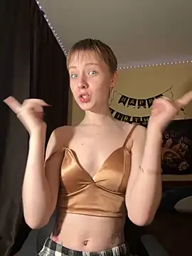 Crayzy Luv online show from February 28, 2025, 6:31 pm