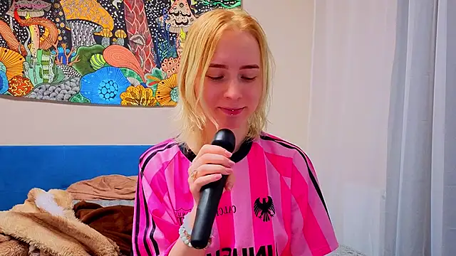 Crayzy Luv online show from March 27, 2026, 3:01 pm