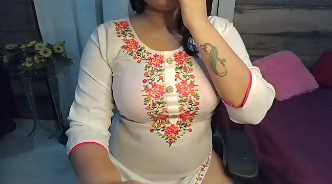 Snapshot of Trezza chatting on December 20, 2024, 7:28 pm Trezza online show from December 20, 2024, 7:28 pm