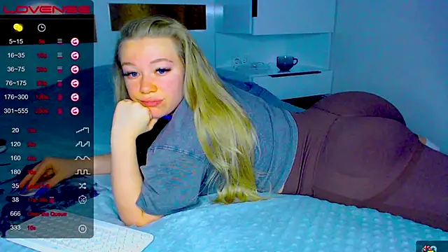 Snapshot of kitti_kaattt chatting on October 19, 2025, 3:29 am kitti kaattt online show from October 19, 2025, 3:29 am