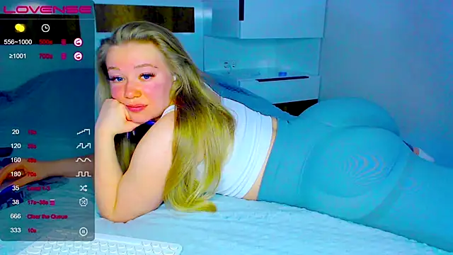 Snapshot of kitti_kaattt chatting on November 4, 2025, 10:47 am kitti kaattt online show from November 4, 2025, 10:47 am