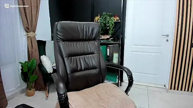 Snapshot of fireflowers_ chatting on September 9, 2025, 9:14 pm fireflowers online show from September 9, 2025, 9:14 pm