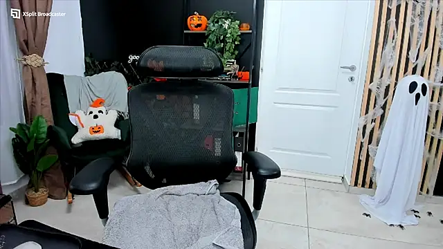 Snapshot of fireflowers_ chatting on October 31, 2025, 10:11 pm fireflowers online show from October 31, 2025, 10:11 pm