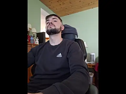 Snapshot of Mitchums chatting on February 5, 2026, 7:40 pm Mitchums online show from February 5, 2026, 7:40 pm