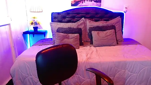 Dominik girl online show from October 30, 2025, 9:37 pm