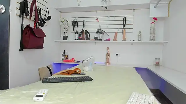 Alejandra Dunn online show from September 25, 2025, 1:15 pm