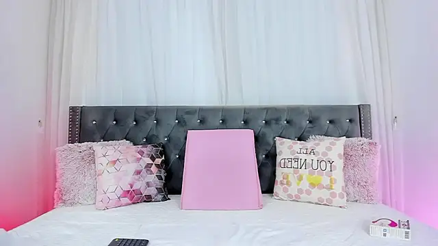 Snapshot of IsabellaJames chatting on February 25, 2026, 2:37 pm IsabellaJames online show from February 25, 2026, 2:37 pm