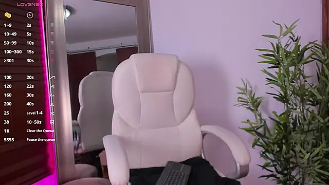 Snapshot of Irina_bx chatting on November 6, 2025, 8:32 pm Irina bx online show from November 6, 2025, 8:32 pm