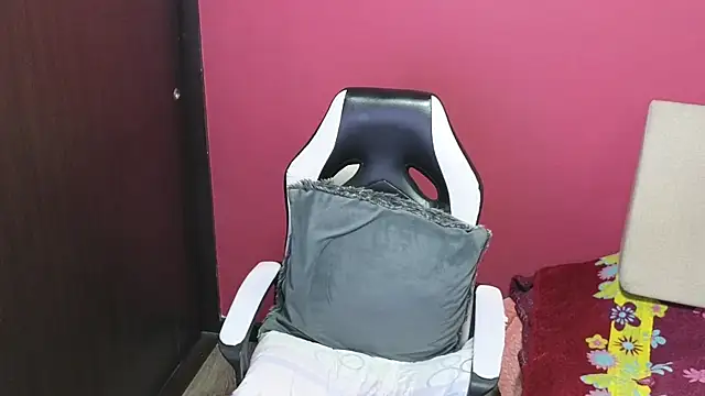 Kaily jonness online show from September 25, 2025, 9:35 am