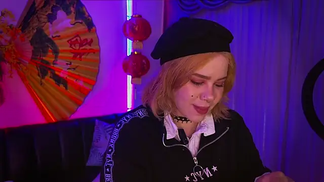 Snapshot of albaismynameX chatting on October 25, 2025, 12:23 pm albaismynameX online show from October 25, 2025, 12:23 pm